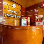 RedDoorz Phuong Nam Hotel near Nga Tu Binh Thai