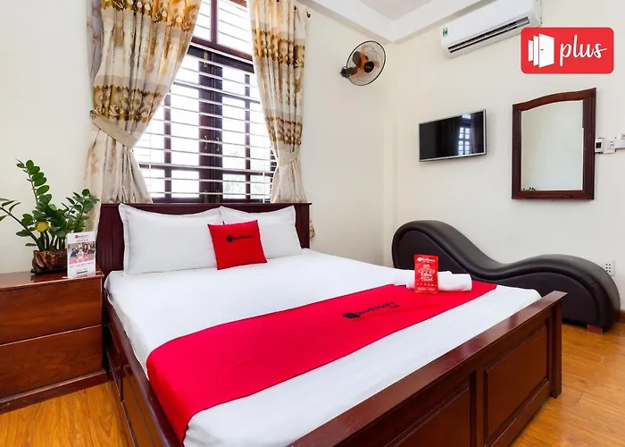 RedDoorz Phuong Nam Hotel near Nga Tu Binh Thai
