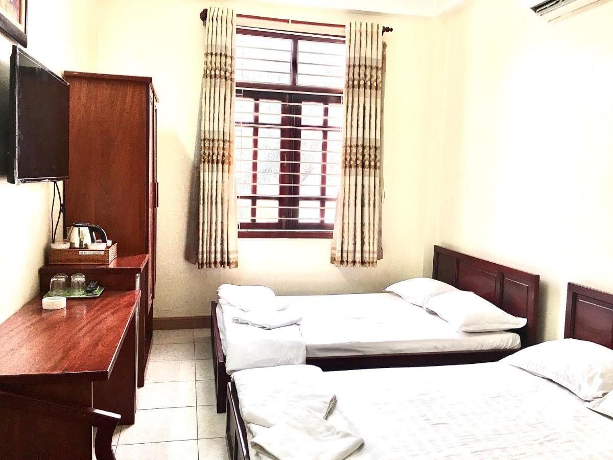 Khách sạn Reddoorz Phuong Nam Near Nga Tu Binh Thai